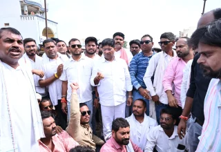सरपंच पति एवं कांग्रेस नेता प्रकाश कश्यप की निर्मम हत्या के विरोध में जिलाध्यक्ष राकेश ठाकुर और कांग्रेस कार्यकर्त्ताओ का उग्र प्रदर्शन
