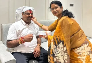 महापौर अलका बाघमार ने शिक्षा मंत्री गजेंद्र यादव को बांधी राखी, रक्षाबंधन की दी शुभकामनाएं