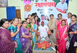 रक्षाबंधन पर मंत्री गजेन्द्र यादव की कलाई पर सजी हजारों राखियां, बहनों ने लिया सेवा और विकास का संकल्प
