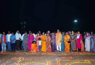 51 हजार दीपों से जगमगा उठा रिसाली दशहरा मैदान, प्रधानमंत्री श्री नरेन्द्र मोदी जी के जन्मदिवस पर जलाए गए आशीर्वाद के दीप