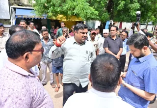 बाढ़ प्रभावित क्षेत्रों का मंत्री गजेन्द्र यादव ने किया निरीक्षण, प्रभावित परिवारों से मिले, राहत एवं बचाव कार्यों की समीक्षा कर अधिकारियों को दिए आवश्यक दिशा-निर्देश