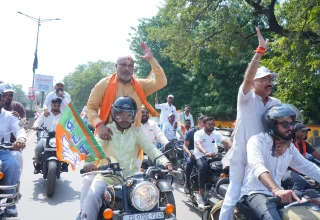 गुजरात के वडनगर से नदियों का जल लेकर वाराणसी निकली जल जन कलश यात्रा दुर्ग पहुंची