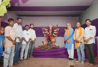 दुर्ग ग्रामीण विधायक ललित चंद्राकर ने ग्राम पुरैना के विभिन्न दुर्गा पंडालों में पहुँचकर माँ जगतजननी जगदंबा की पूजा-अर्चना की