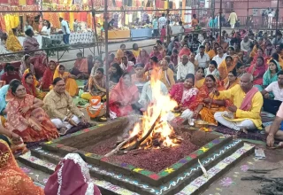 महाअष्टमी पर शीतला मंदिर में हवन पूजन में श्रद्धालुओं ने दी पूर्णाहुति, जोत जवारा विसर्जन शोभायात्रा कल