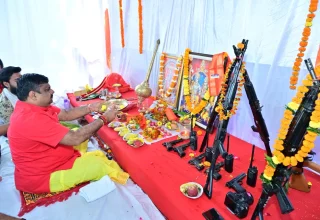 विजयादशमी पर केबिनेट मंत्री गजेन्द्र यादव ने शस्त्र पूजन कर दी शुभकामनाएँ