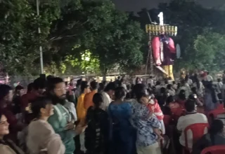 पदमनाभपुर मिनी स्टेडियम में 50 फीट ऊंचे रावण का दहन, आतिशबाजी और रामलीला ने मोहा मन