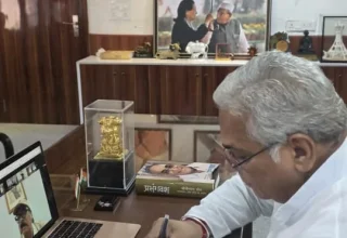 वोट चोर, गद्दी छोड़ के नारे के साथ कांग्रेस की राष्ट्रव्यापी मुहिम तेज, सुखदेव भगत की अध्यक्षता में ऑनलाइन बैठक में शामिल हुए अरुण वोरा