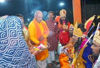 नगपुरा में रामलीला महोत्सव औरविजया दशमी दशहरा के पावन अवसर पर शामिल हुए विधायक ललित चंद्राकर, बाजार चौक मंच के पास डोम शेड निर्माण की घोषणा की