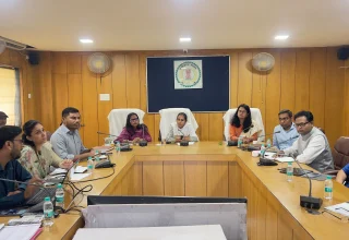 राज्योत्सव और धान खरीदी की तैयारियों की कलेक्टर ने की समीक्षा