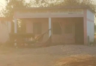 खस्ता हाल सड़क ने बढ़ाई परेशानी, हादसे का खतरा