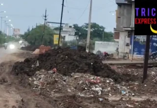 सड़क पर पड़ी मिट्टी और मलबा डाल रहे बाधा, सड़क दुर्घटना का बढ़ा खतरा