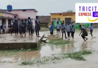 कटई के हायर सेकेंडरी स्कूल तक जाने के लिए मुख्य मार्ग अत्यंत जर्जर और कीचड़ युक्त